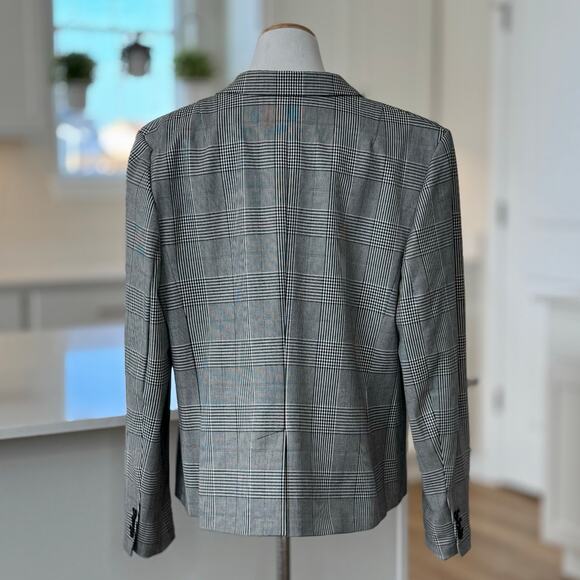 Banana Republic | Gray Plaid Classic Fit Blazer - Picture 3 of 6